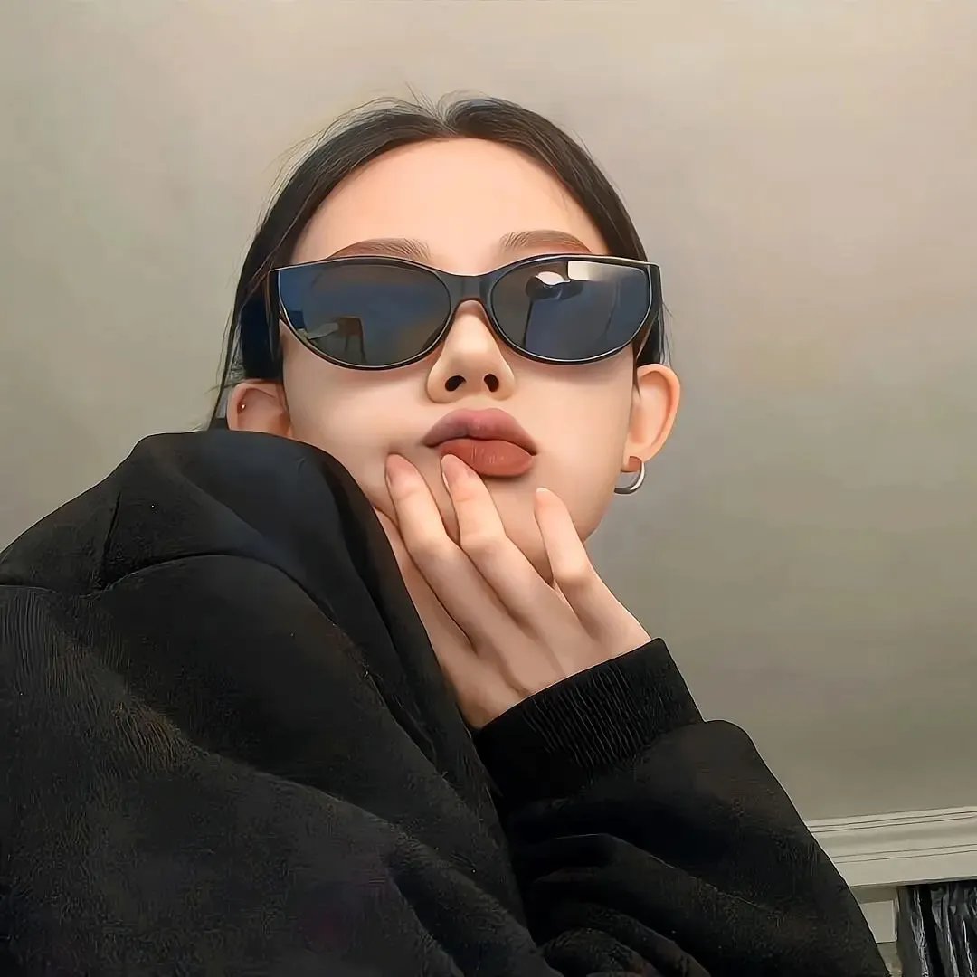 蒙娜丽莎与血月亮